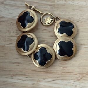 ANNE KLEIN Vintage Gold Tone Black Cabochon Toggle Bracelet Signed